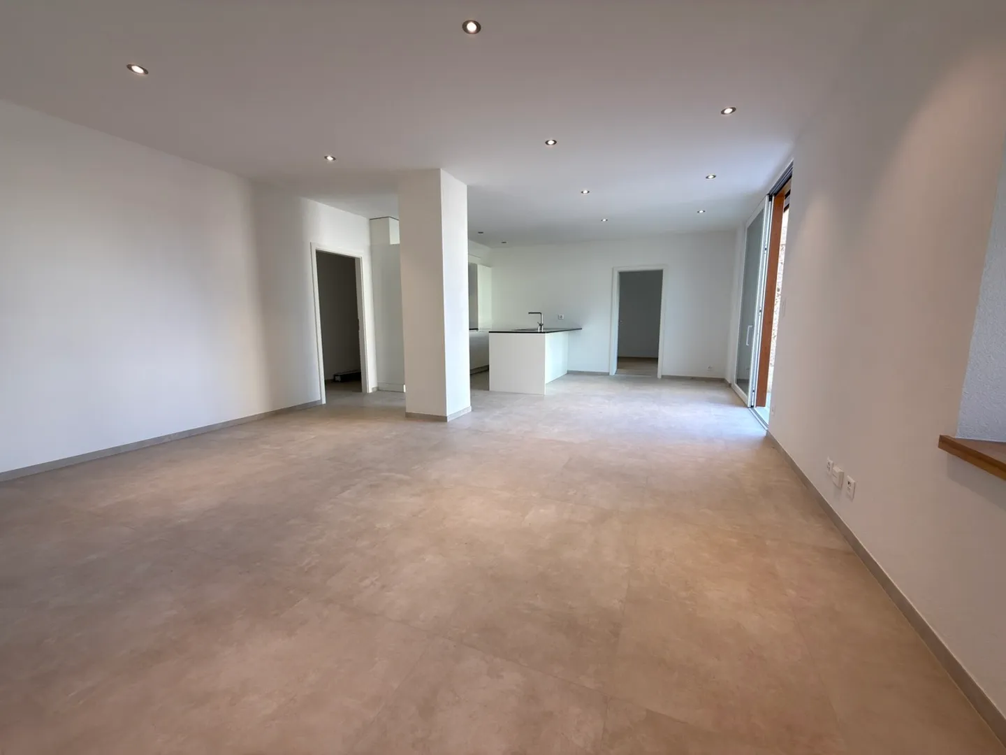 Appartement Charmant avec Terrasse - Photo 4 sur 11