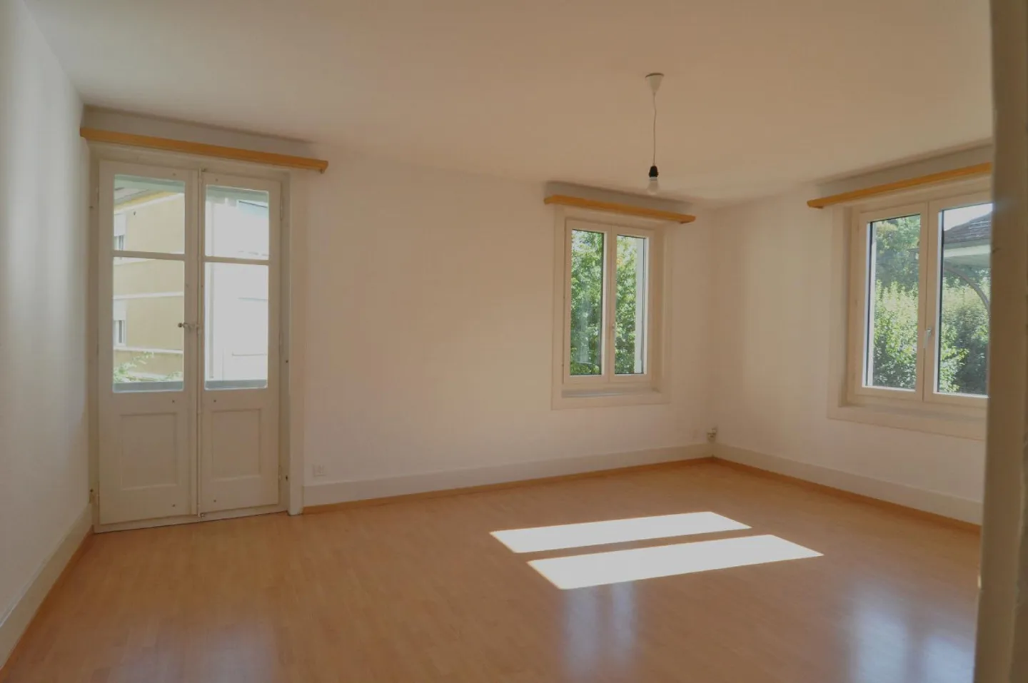 Sunny 3-room apartment - Photo 1 of 10