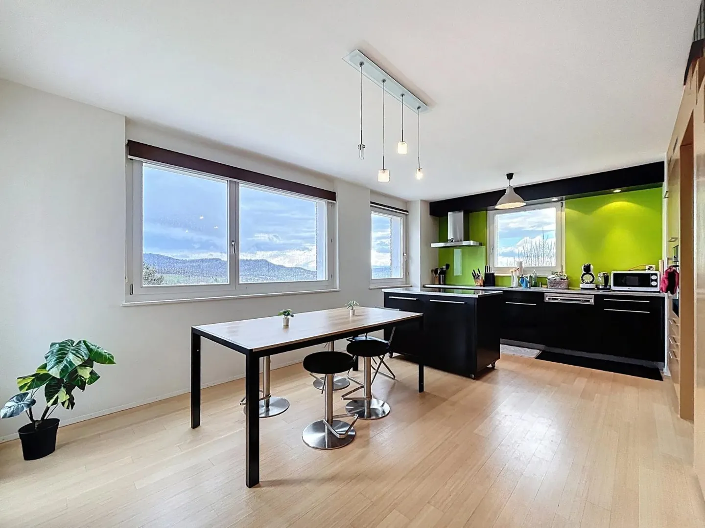 Duplex affascinante con 5,5 stanze! - Foto 3 di 12