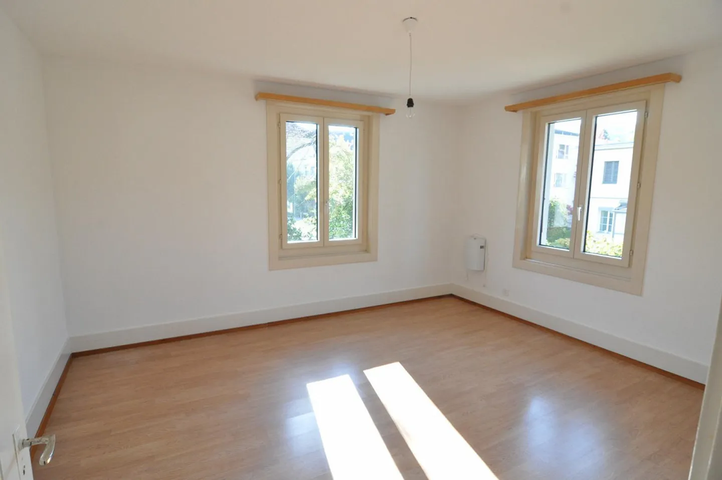 Sunny 3-room apartment - Photo 2 of 10