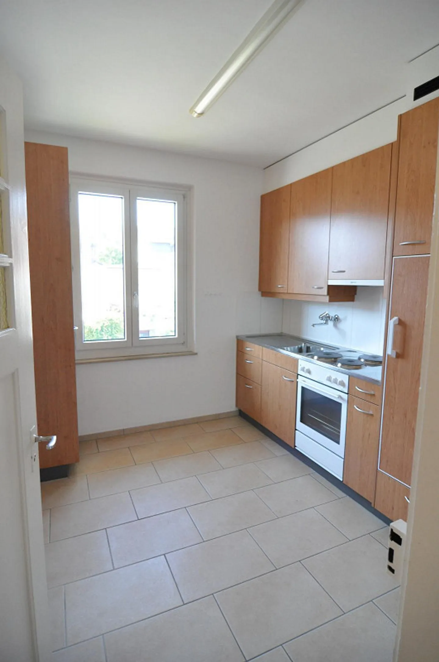 Sunny 3-room apartment - Photo 4 of 10