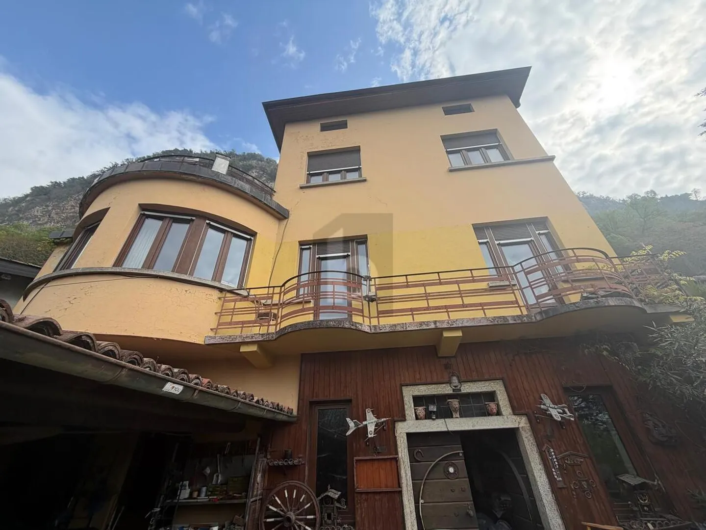 Villa spaziosa con giardino - Foto 3 di 6