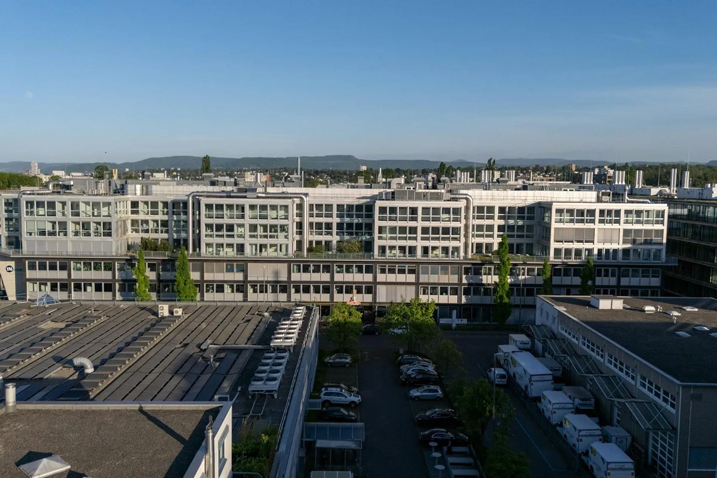 Modernes Gewerbegebiet in Allschwil - Foto 2 von 6