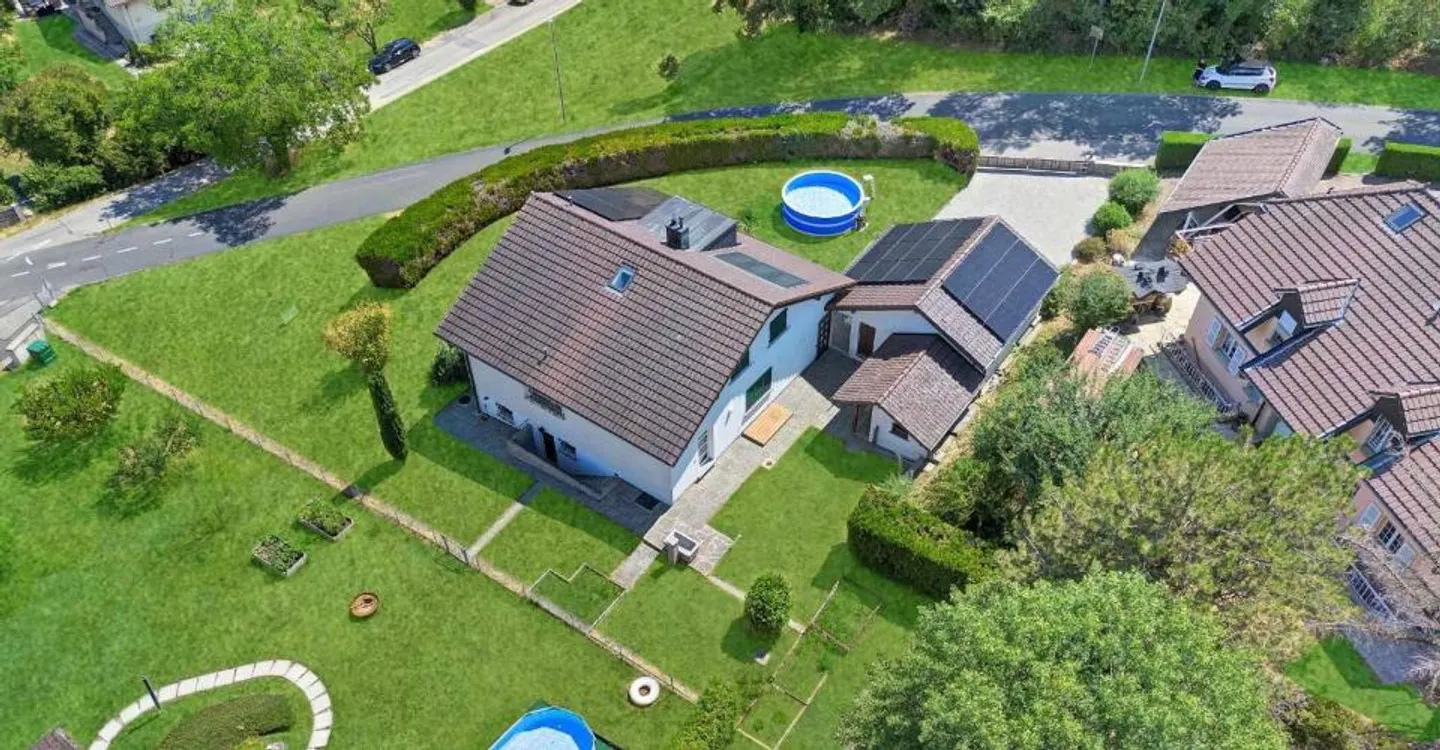 Splendida villa indipendente di 5,5 locali con vista panoramica sulle Alpi - Foto 2 di 11