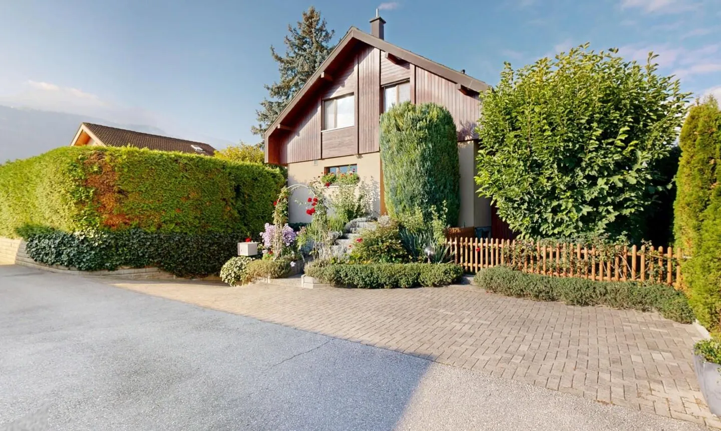 Helles Haus mit Garten, Veranda - Foto 2 von 11