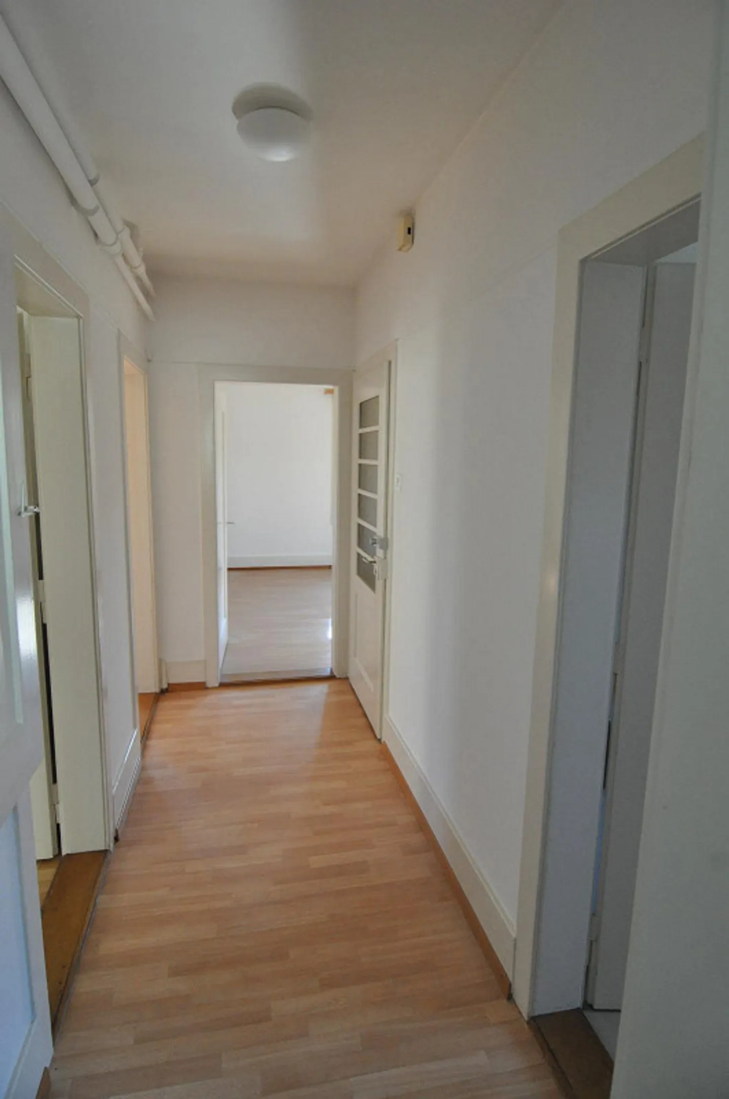 Sunny 3-room apartment - Photo 8 of 10
