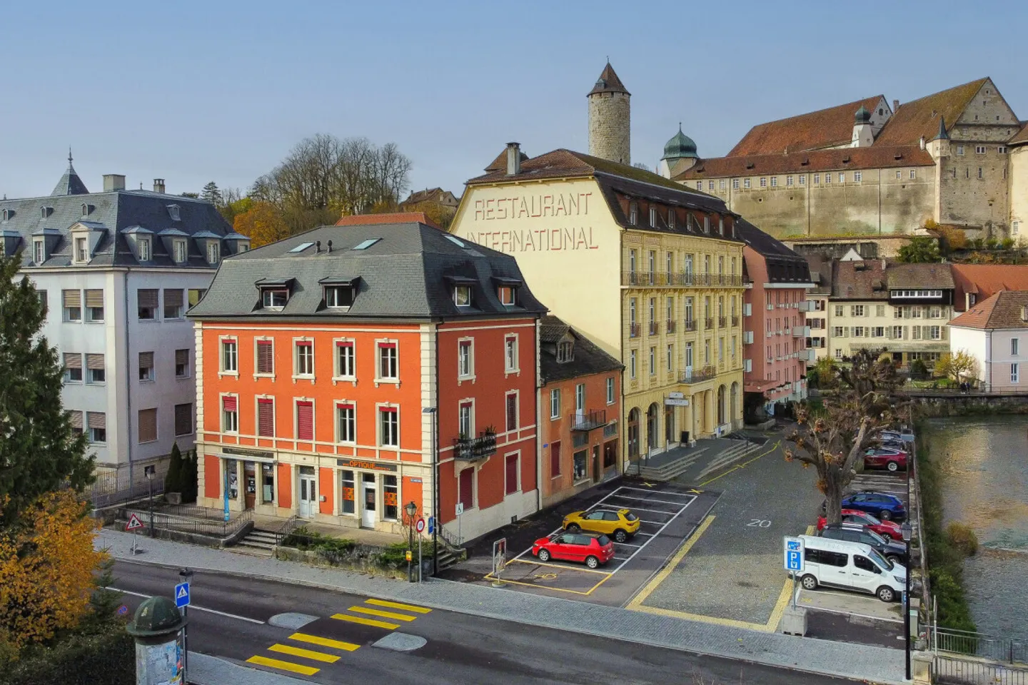 Edificio misto ristrutturato nel centro di Porrentruy - Foto 3 di 13