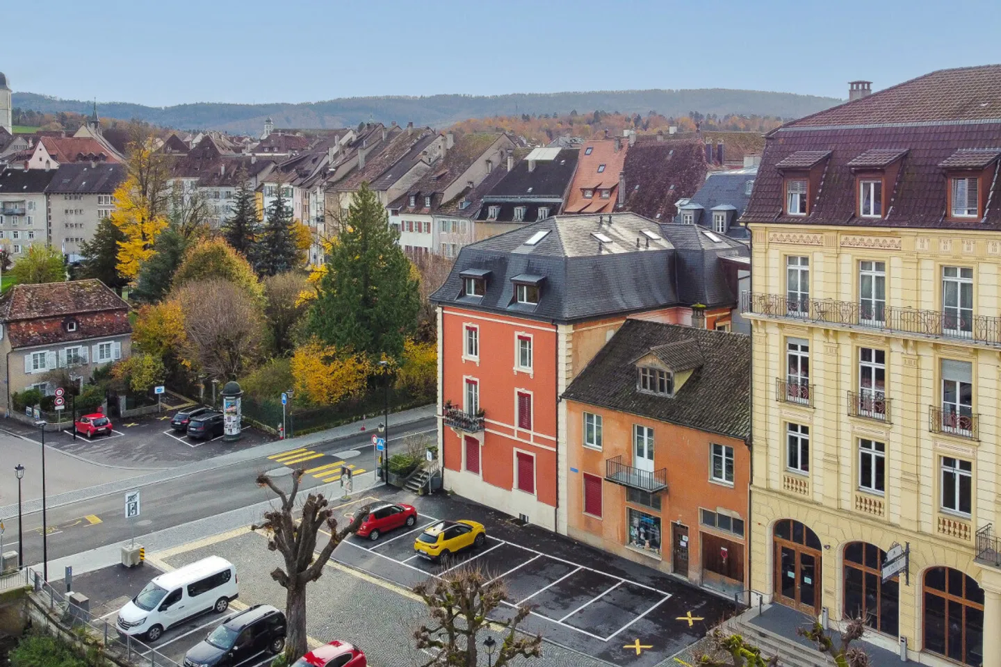 Edificio misto ristrutturato nel centro di Porrentruy - Foto 1 di 13