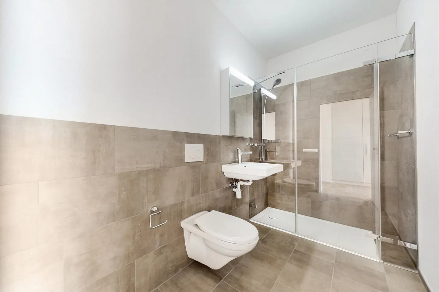 Modern apartment in Neuhausen am Rheinfall - Photo 3 of 9
