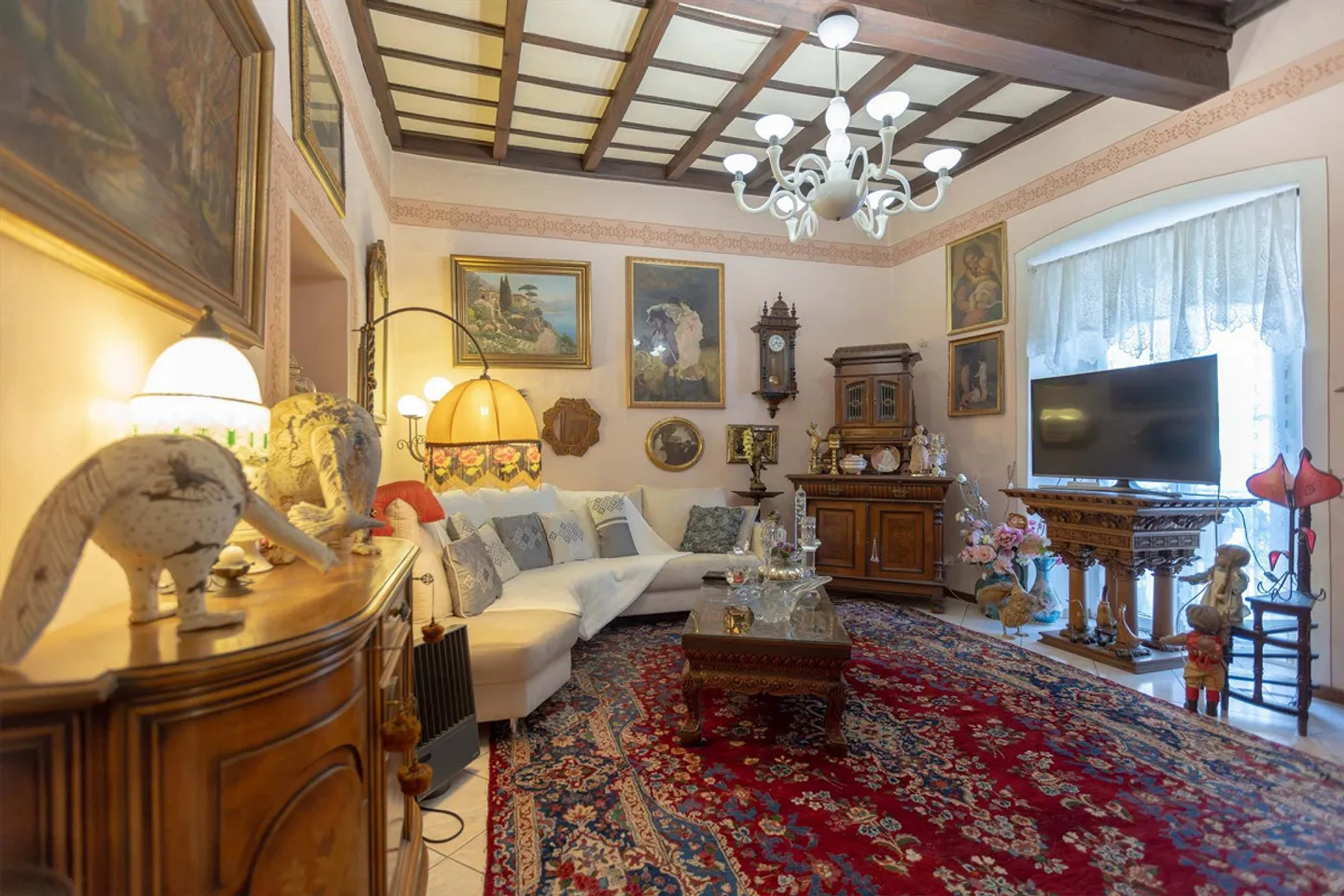 Casa romantica in Ticino con 6 camere e giardino a Brissago - Foto 5 di 9