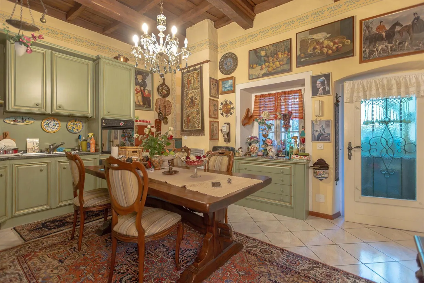 Casa romantica in Ticino con 6 camere e giardino a Brissago - Foto 3 di 9