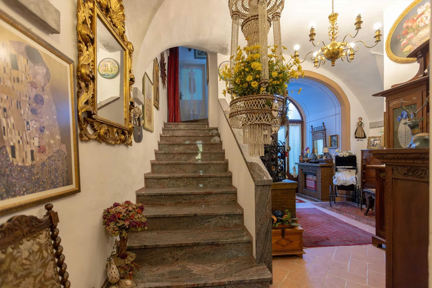 Casa romantica in Ticino con 6 camere e giardino a Brissago - Foto 7 di 9