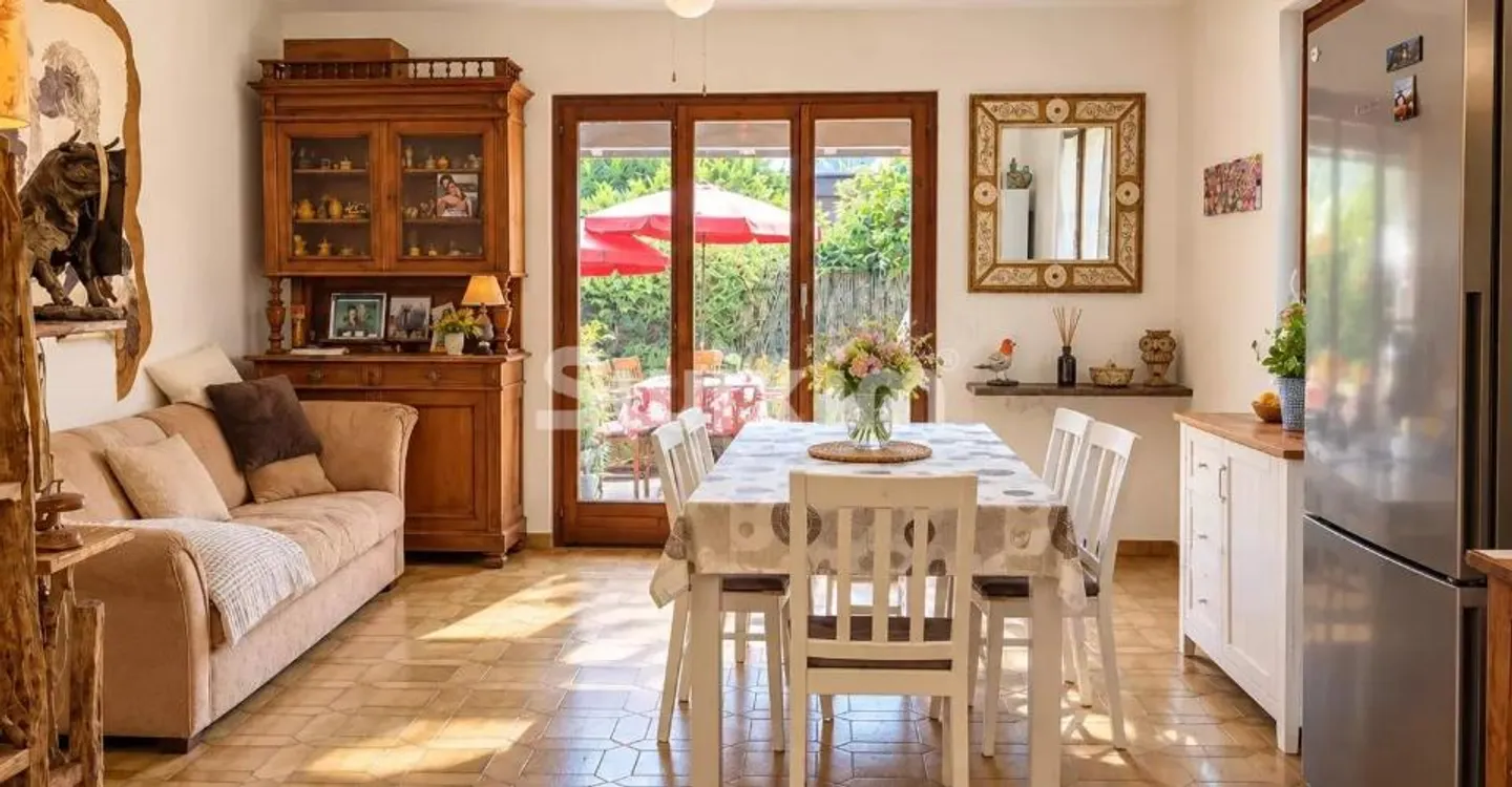 Villa indipendente con giardino senza affacci - Foto 2 di 7