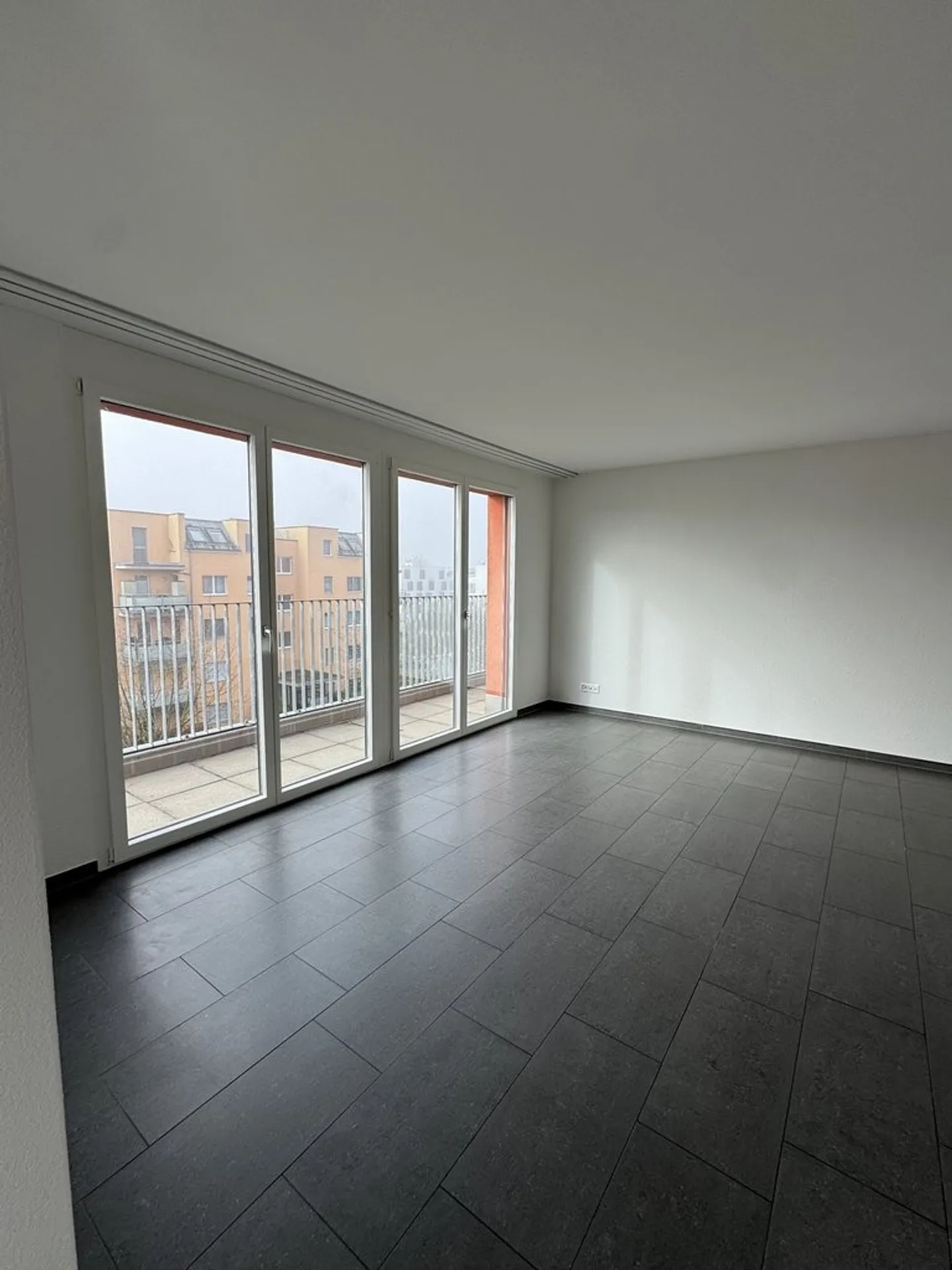 Ici attend votre nouveau chez-vous - Photo 5 sur 12