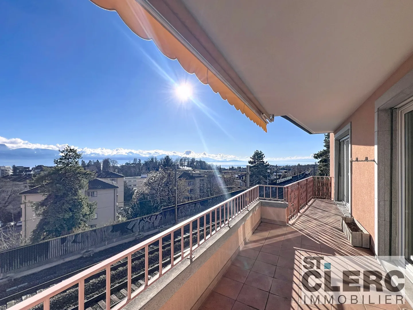 Magnifico appartamento con vista sul lago - Foto 1 di 10