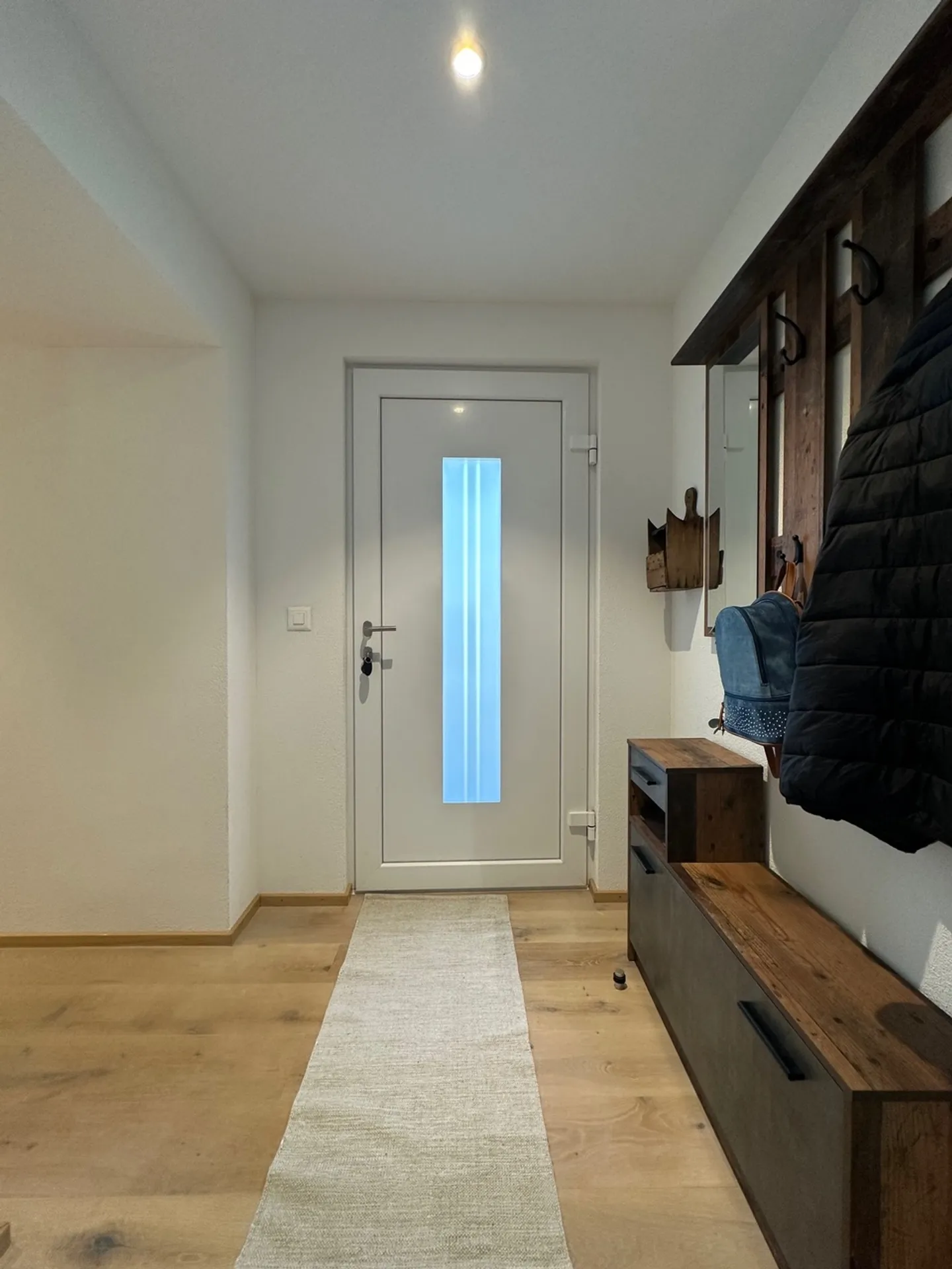 Neuwertige 3.5-Zimmer-Wohnung mit Sitzplatz und Carport zu verkaufen - Foto 4 von 13