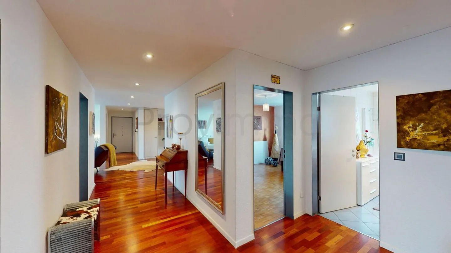 Vielseitiges Wohnerlebnis mit aussergewöhnlichen Annehmlichkeiten - Foto 10 von 13