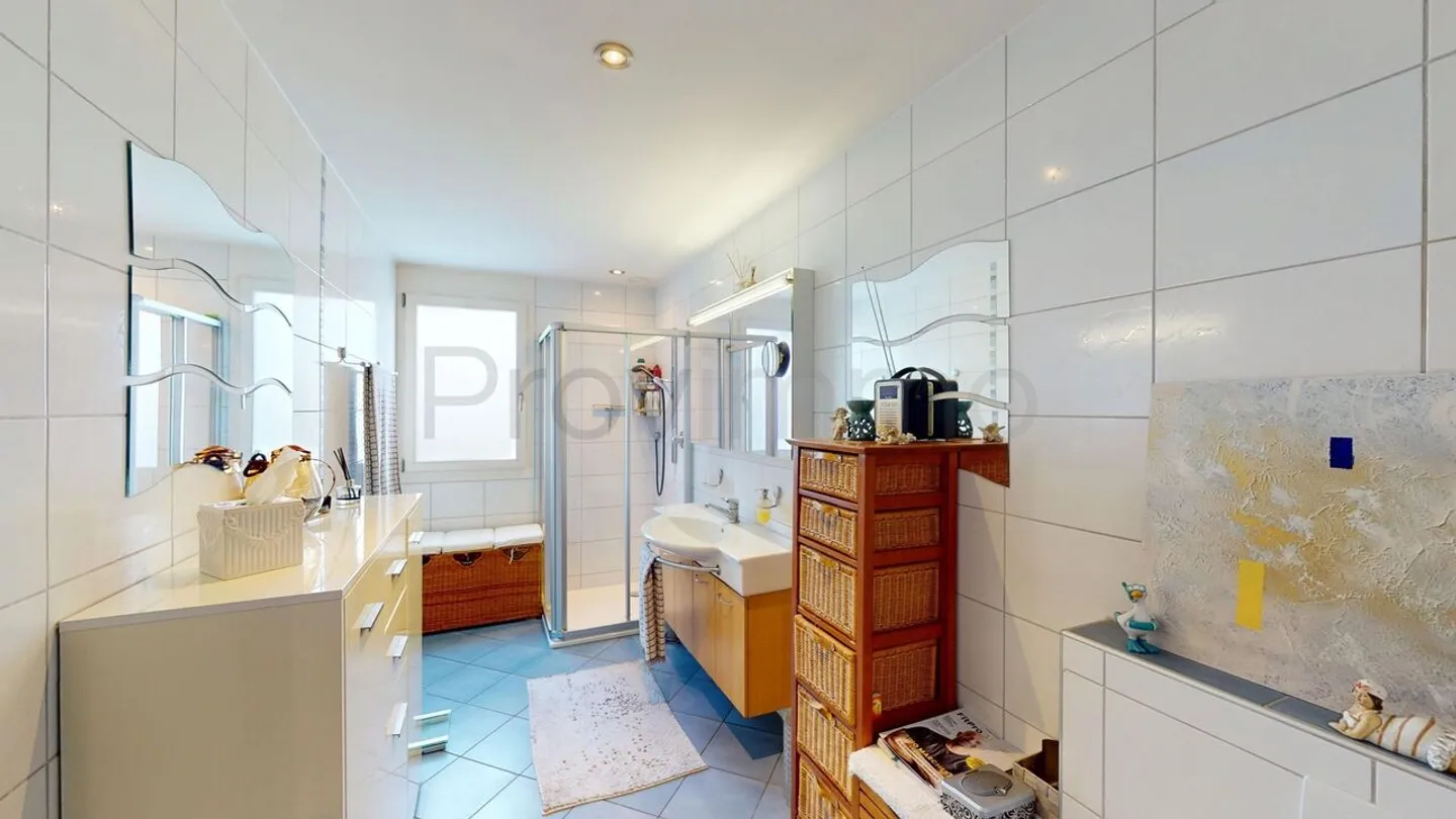 Vielseitiges Wohnerlebnis mit aussergewöhnlichen Annehmlichkeiten - Foto 12 von 13