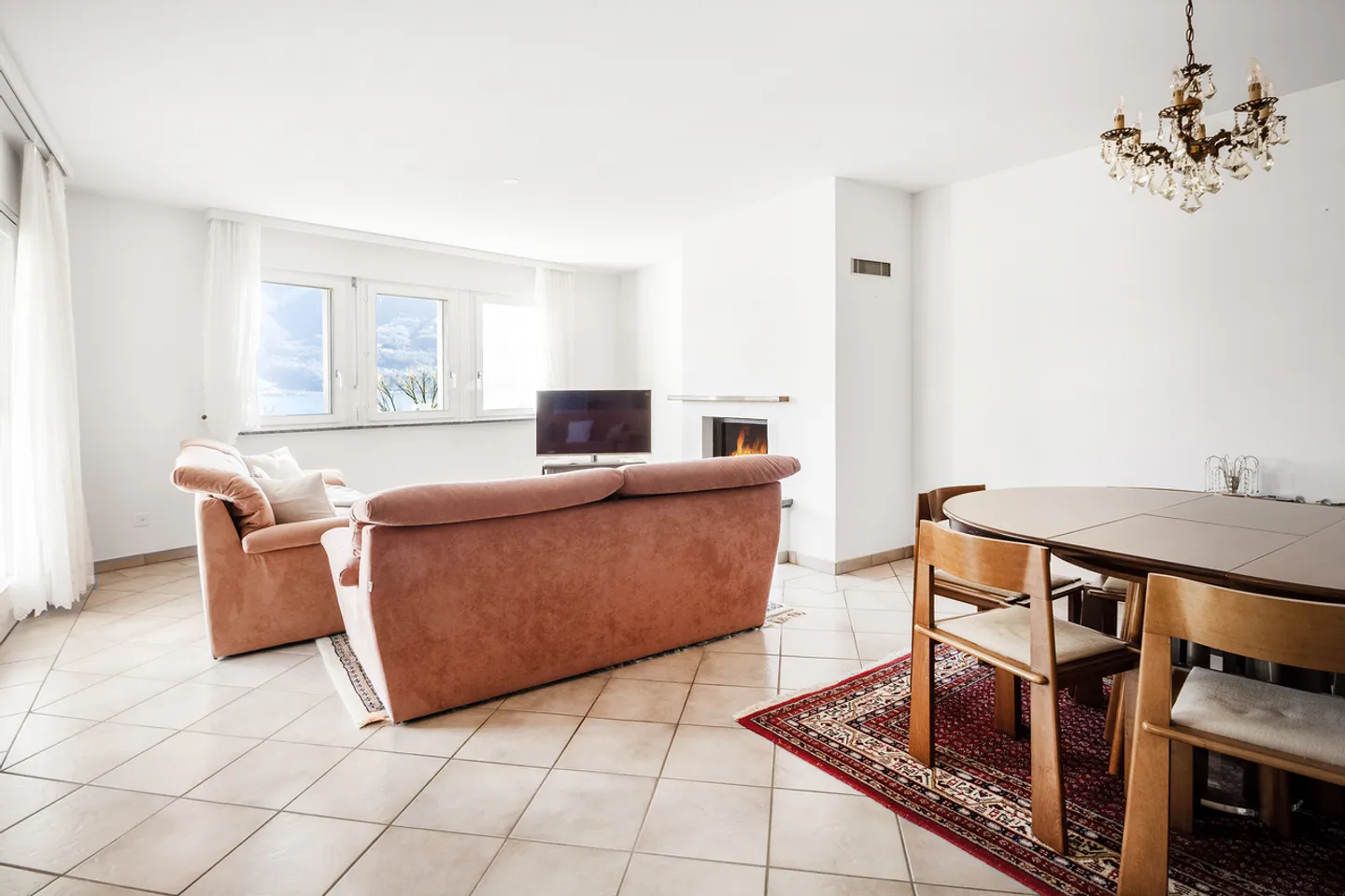 Appartement spacieux avec vue sur le lac au cœur de Minusio - Photo 3 sur 11