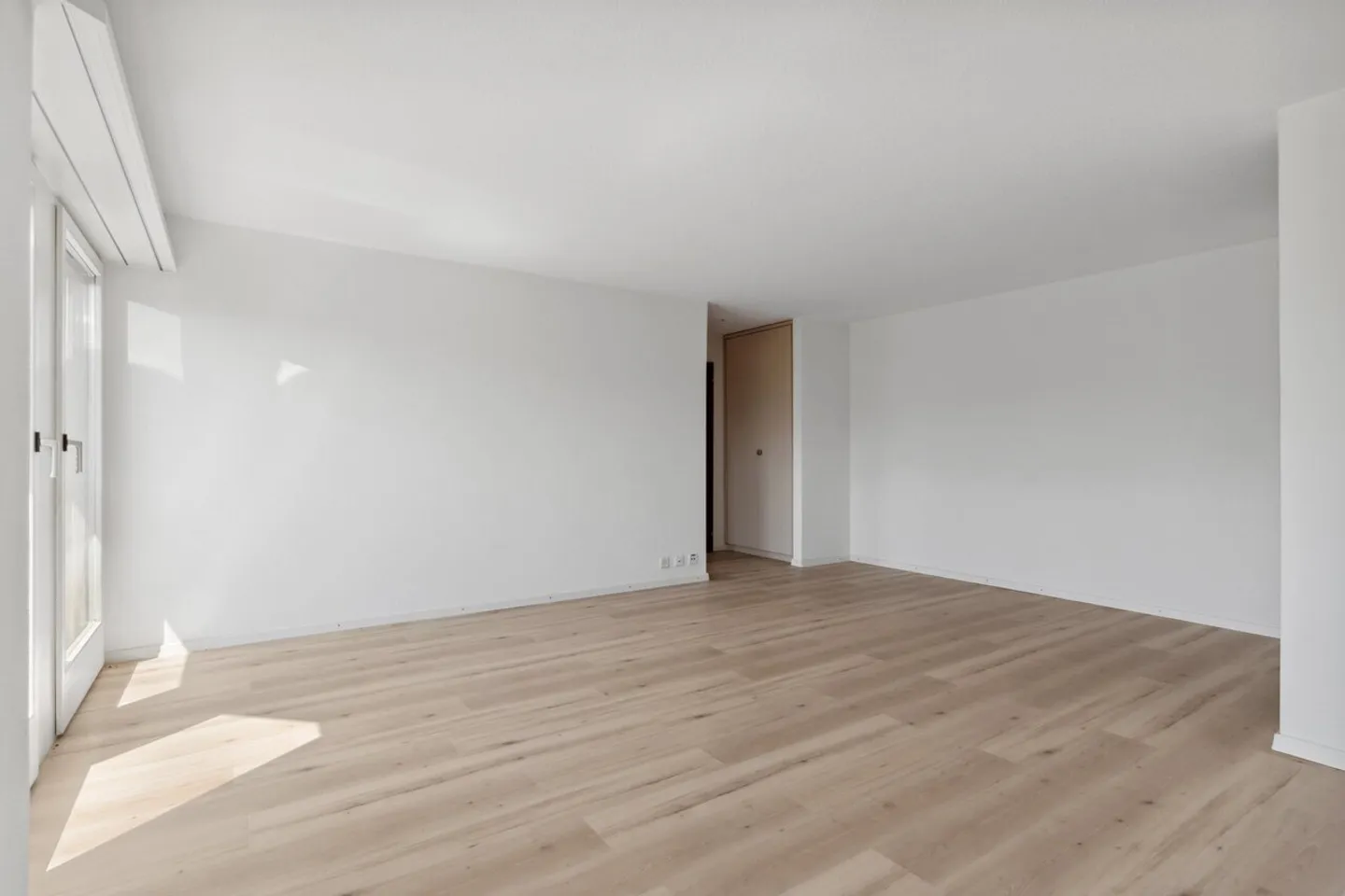 APARTMENT FOR RENT IN A VERY SUNNY AND FAMILY-FRIENDLY NEIGHBORHOOD - Photo 5 of 8