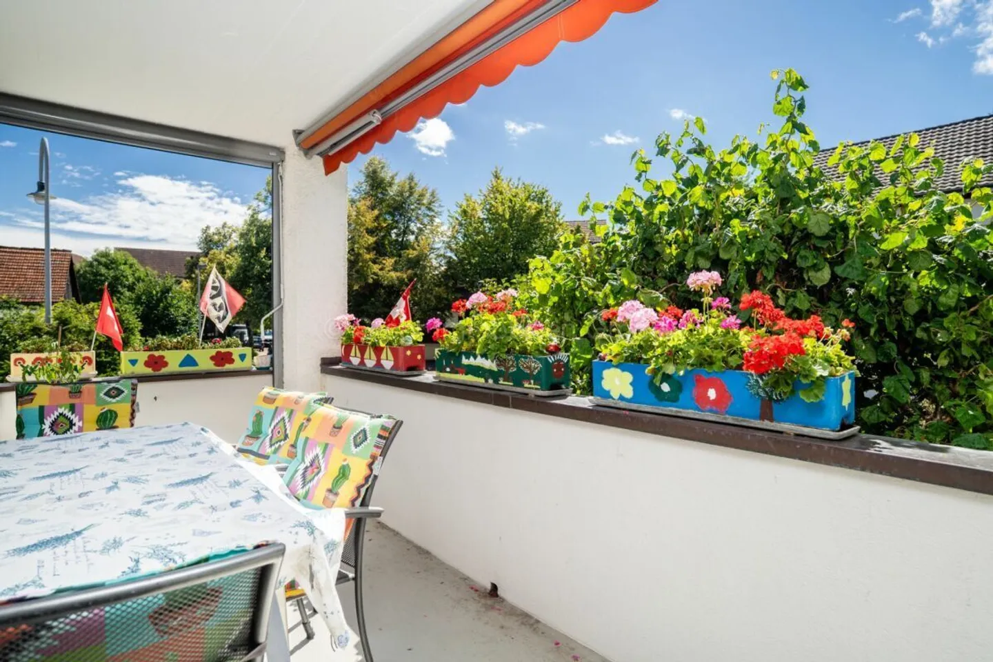 Geräumiges 6.5-Zimmer-Einfamilienhaus mit tollem Umschwung - Foto 2 von 24