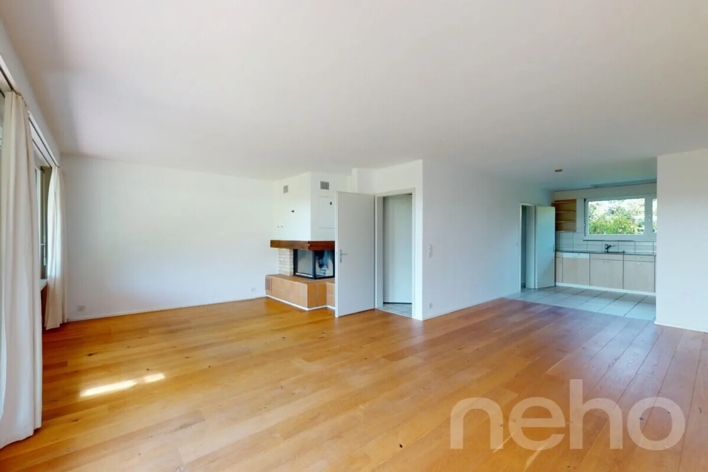 Casa angolare di 6,5 stanze in posizione attraente - Foto 2 di 12