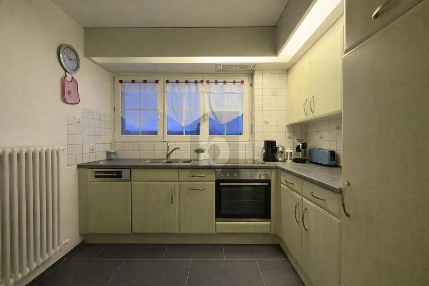 Charmante Wohnung mit grossem Balkon - Foto 4 von 6