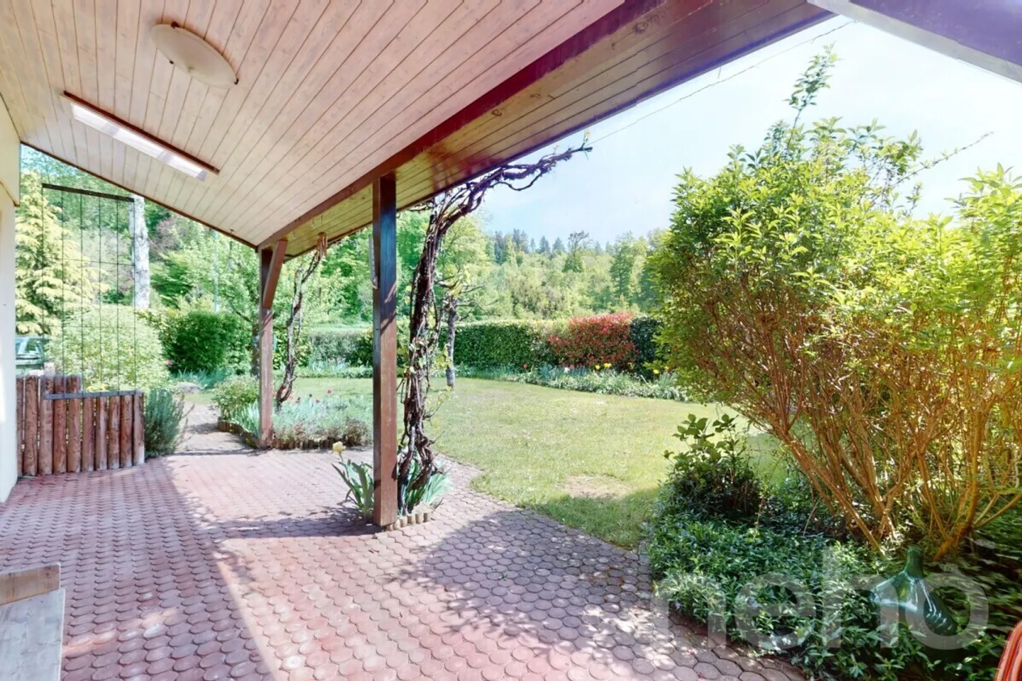 Casa angolare di 6,5 stanze in posizione attraente - Foto 1 di 12