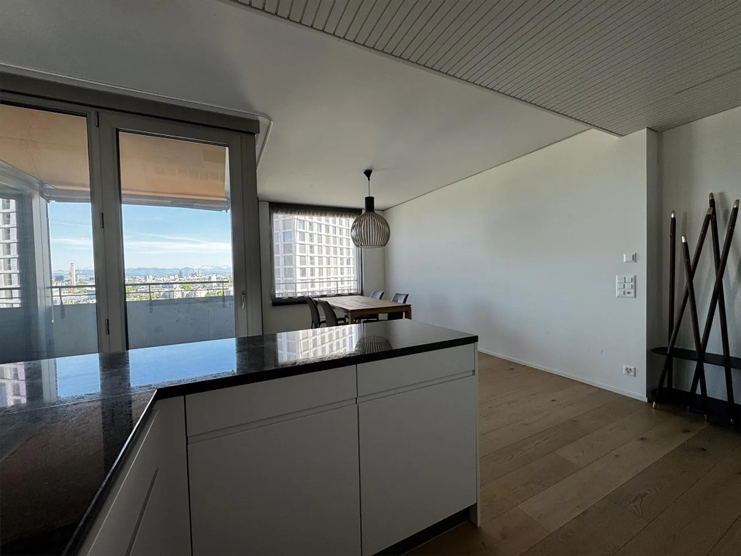 Modernes Apartment mit atemberaubendem Blick - Foto 2 von 6