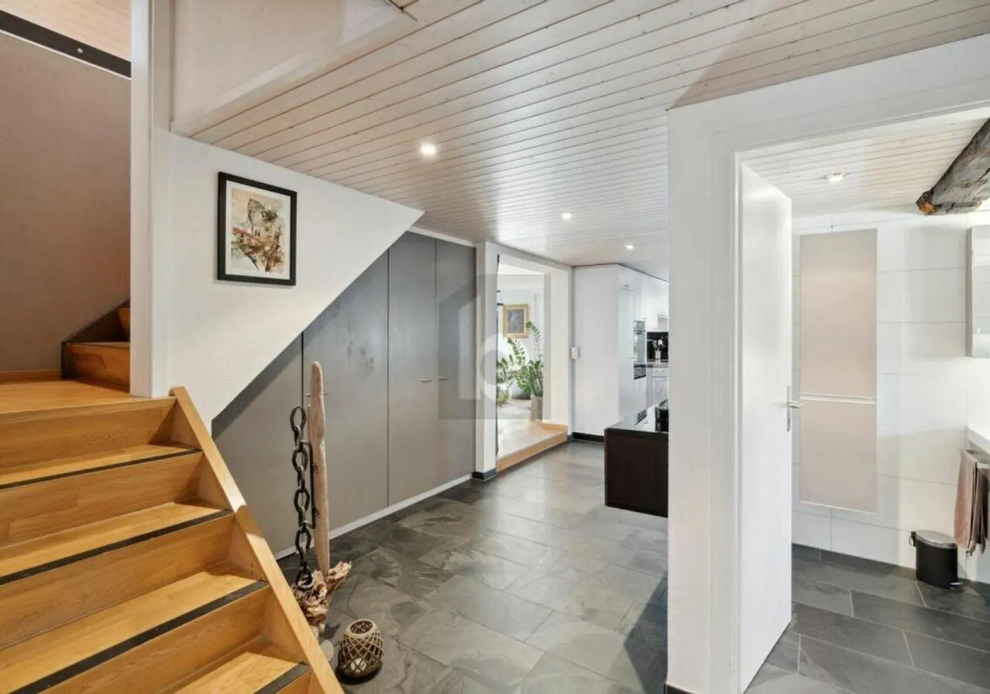 RENOVATED YIELD GEM WITH FEEL-GOOD AMBIENCE - Photo 3 of 6