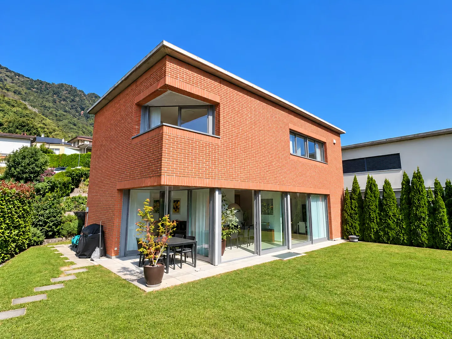 À vendre : Charmante maison unifamiliale de 6,5 pièces à Bedano - Photo 1 sur 26