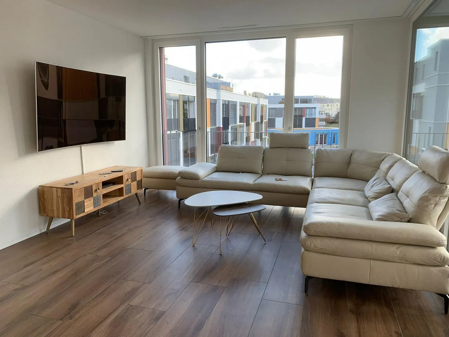 Modern 5.5-room apartment in a quiet location in Staufen - Photo 3 of 11