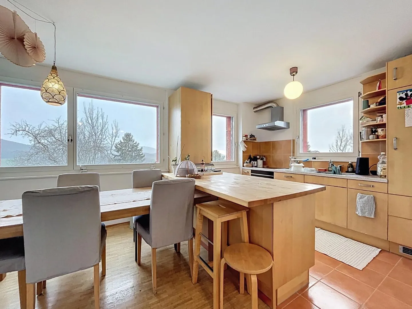 Appartement de quatre pièces au rez-de-chaussée ! - Photo 4 sur 11