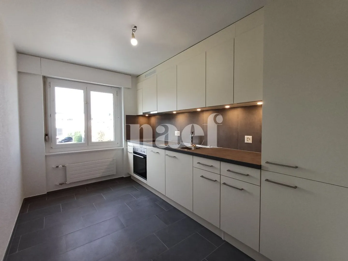 Bel appartement entièrement rénové - Photo 2 sur 9