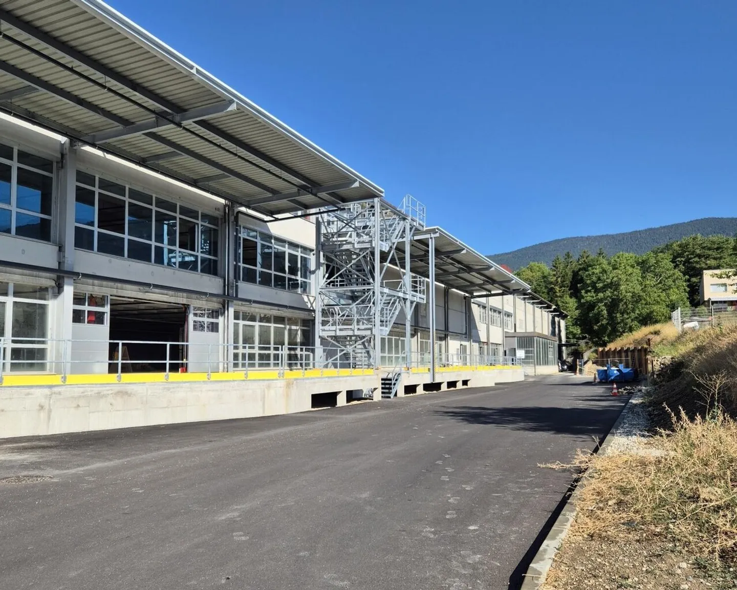 Magazzino di 1.500 m² in affitto - Onnens - Foto 3 di 9