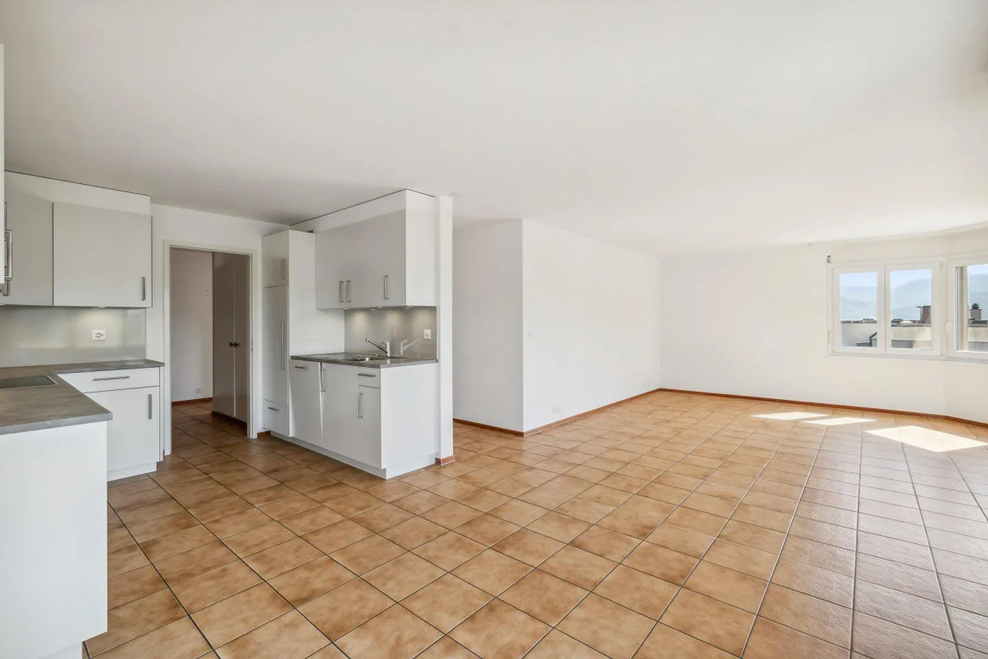 Schöne 5-Zimmer-Wohnung im 1. Stock - Ruhig und nah an der Natur - Foto 2 von 9