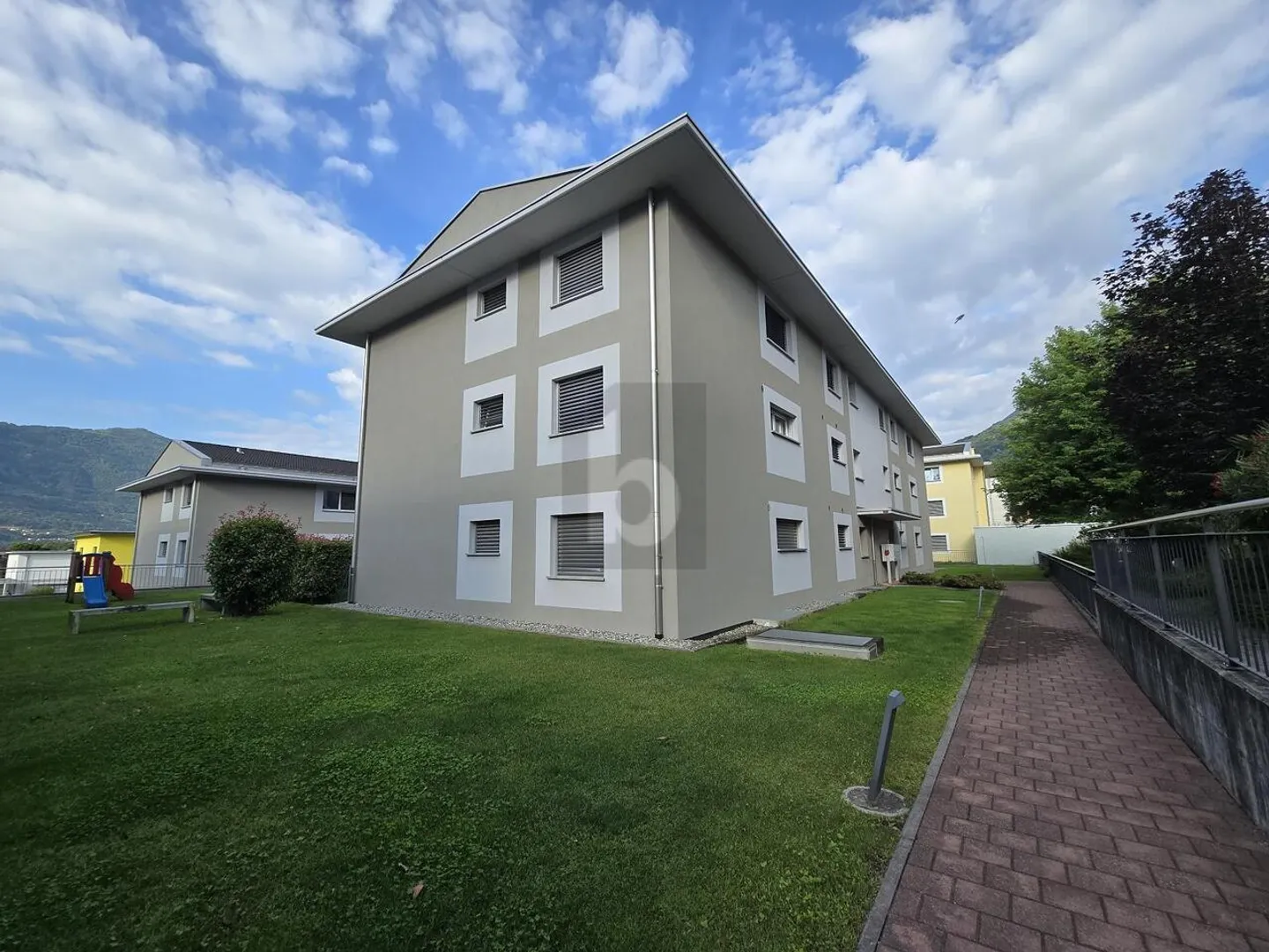 MODERN AND QUIET WITH TERRACE - Photo 1 of 6