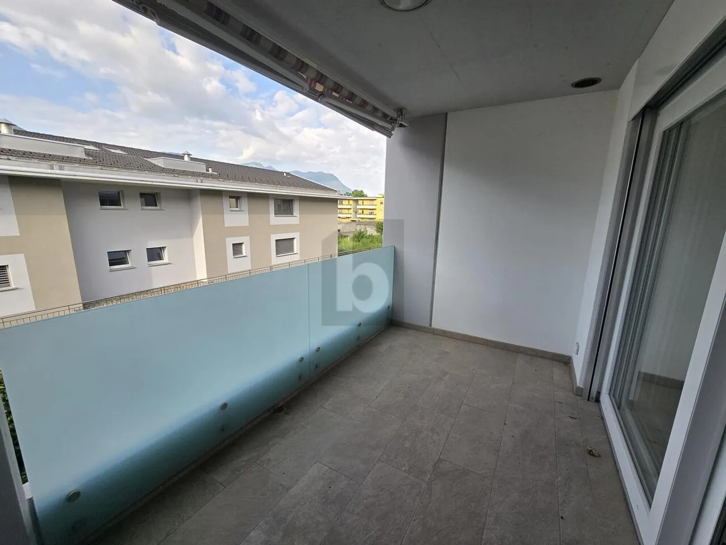 MODERN AND QUIET WITH TERRACE - Photo 2 of 6