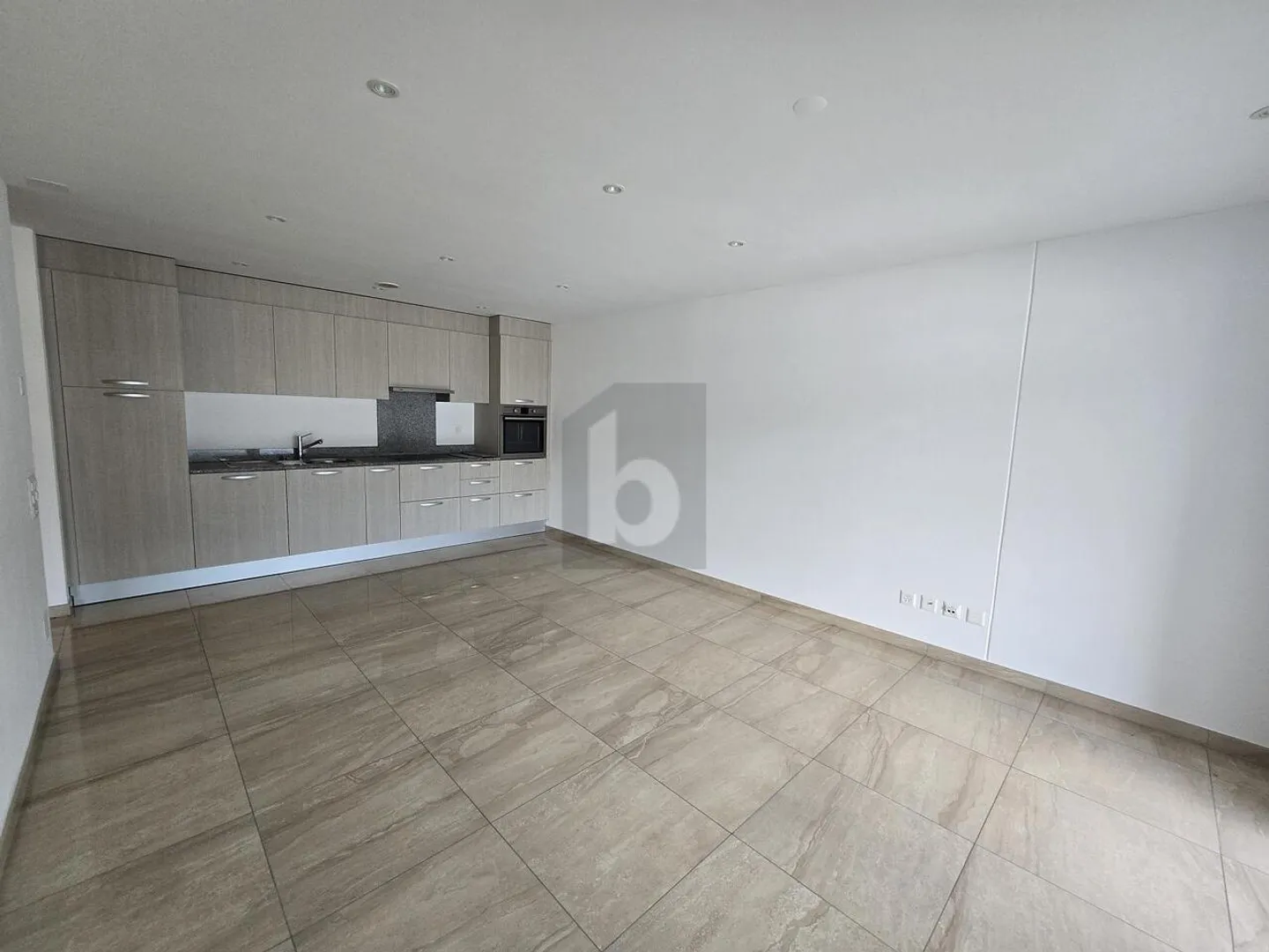 MODERN AND QUIET WITH TERRACE - Photo 3 of 6