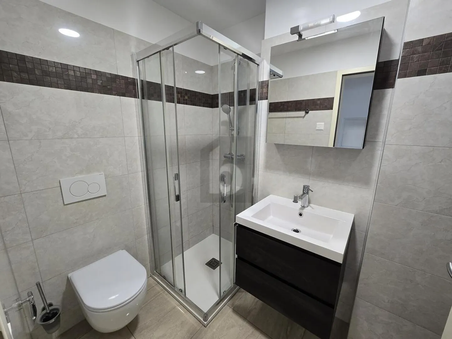 MODERN AND QUIET WITH TERRACE - Photo 5 of 6