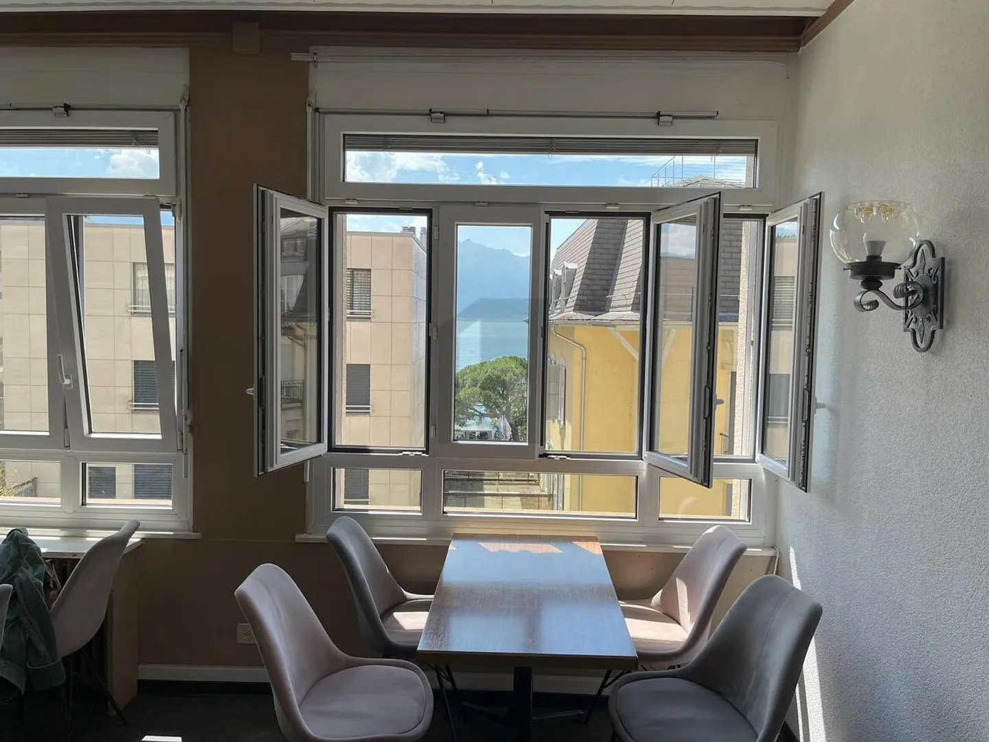 CENTRALE CON VISTA SUL LAGO - Foto 1 di 5