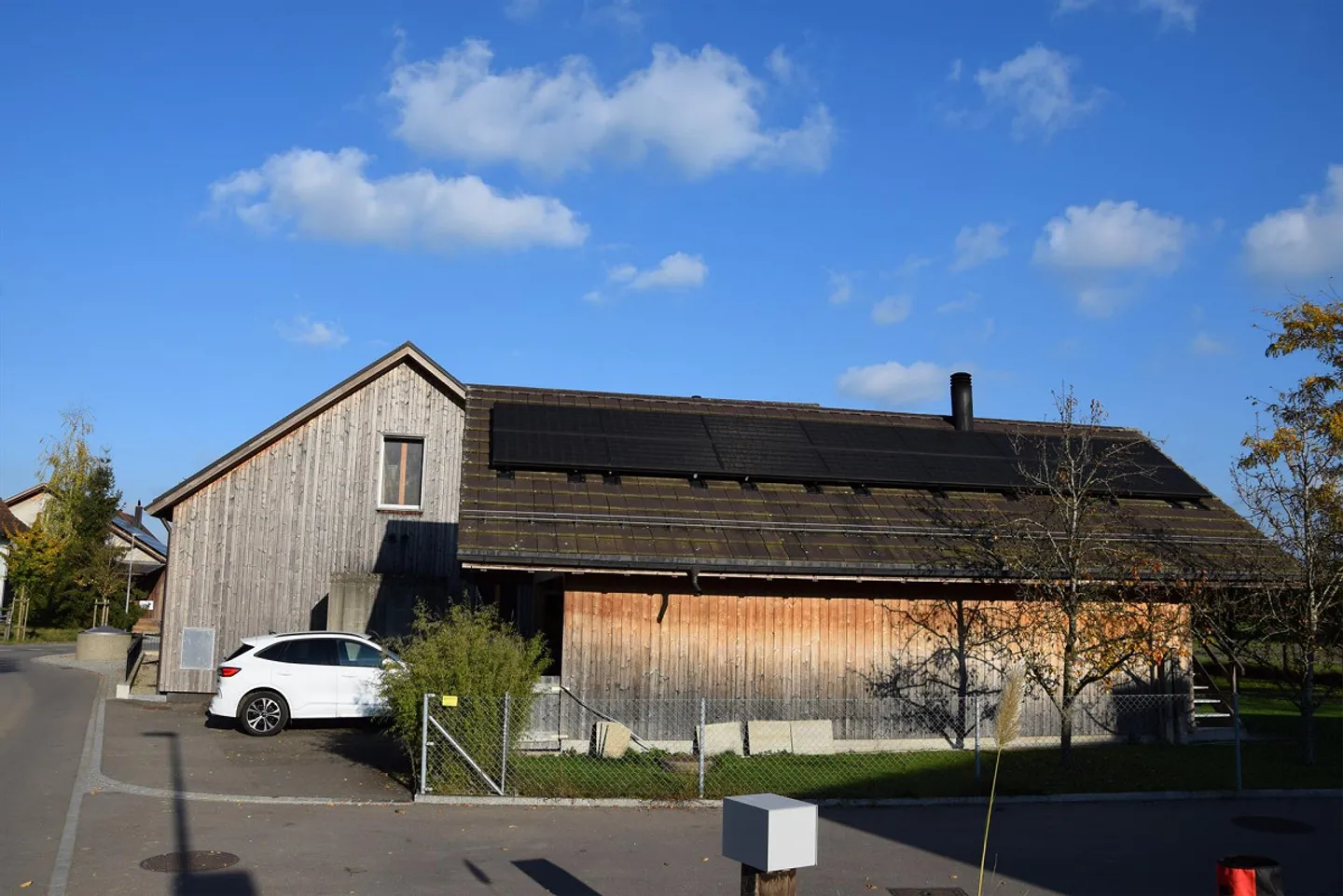 Merveille écologique de l'espace avec carport/bâtiment annexe - Photo 2 sur 18