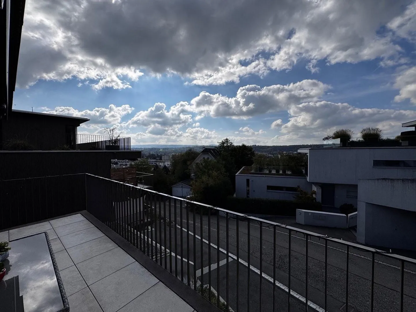Trasferirsi e sentirsi bene: appartamento elegante di 3,5 stanze con balcone - Foto 2 di 6