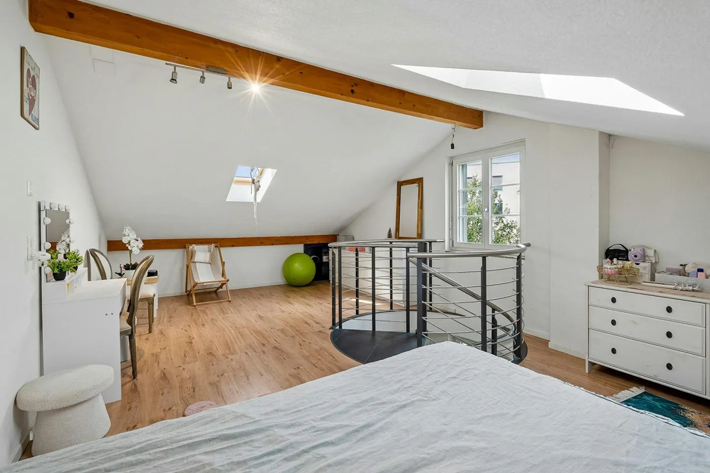 4.5 Room Maisonette Apartment in a Central Location in Wald - Photo 1 of 12