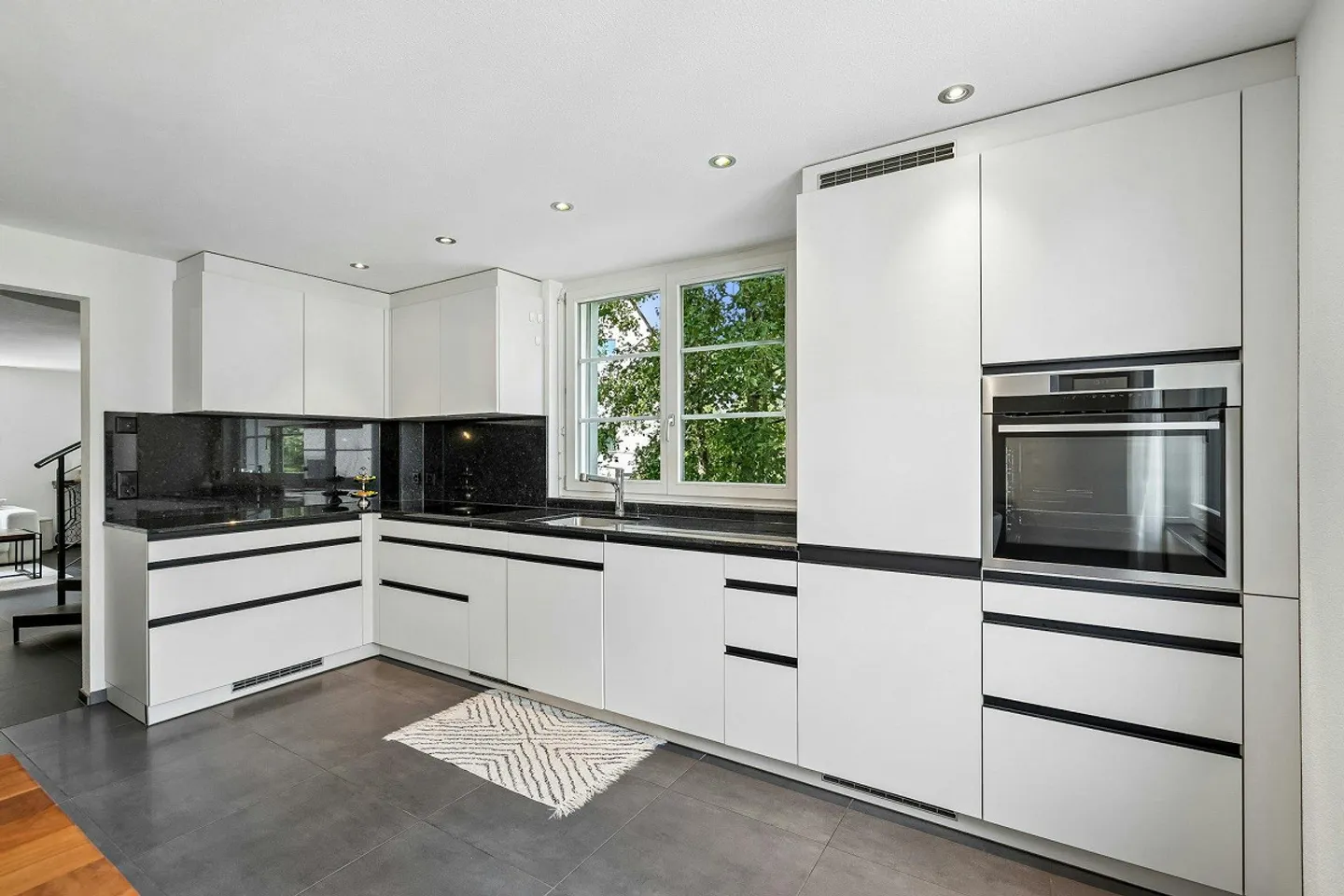 4.5 Room Maisonette Apartment in a Central Location in Wald - Photo 2 of 12