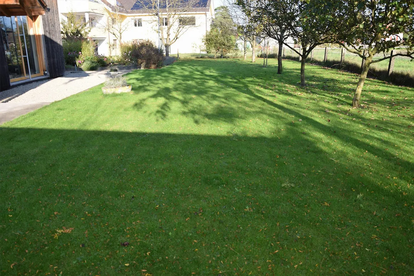 Merveille écologique de l'espace avec carport/bâtiment annexe - Photo 6 sur 18