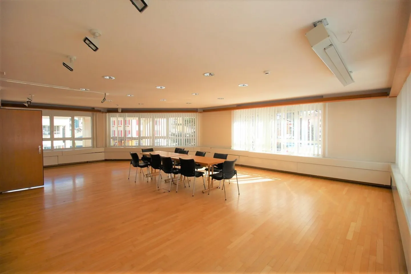 Commerce - Photo 6 of 12
