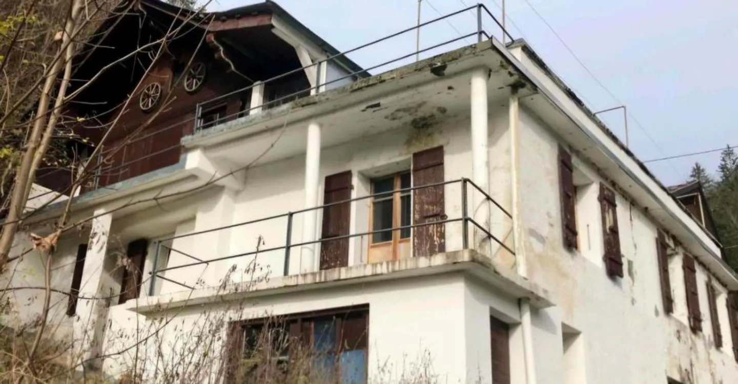 Detached house of approximately 180 m² to renovate - Photo 2 of 2