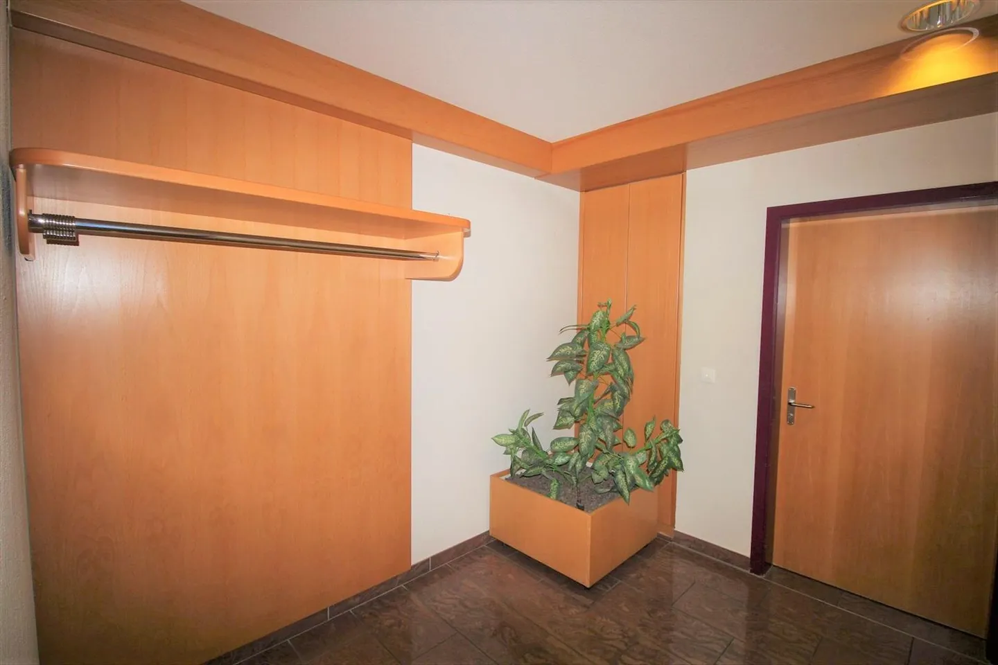 Commerce - Photo 9 of 12