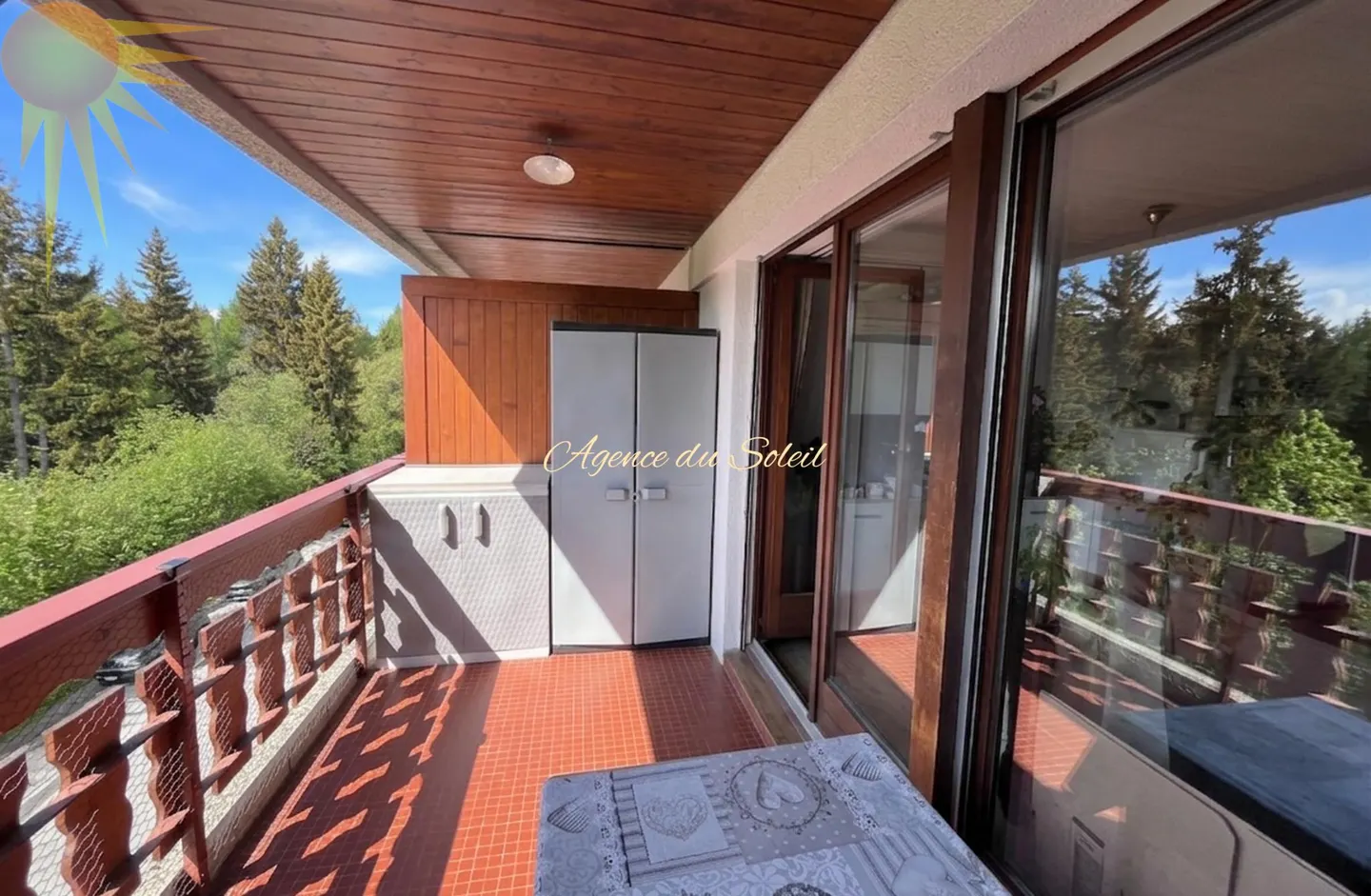 Beautiful investment opportunity! Quiet 3.5 room south-facing apartment in Crans! - Photo 4 of 9